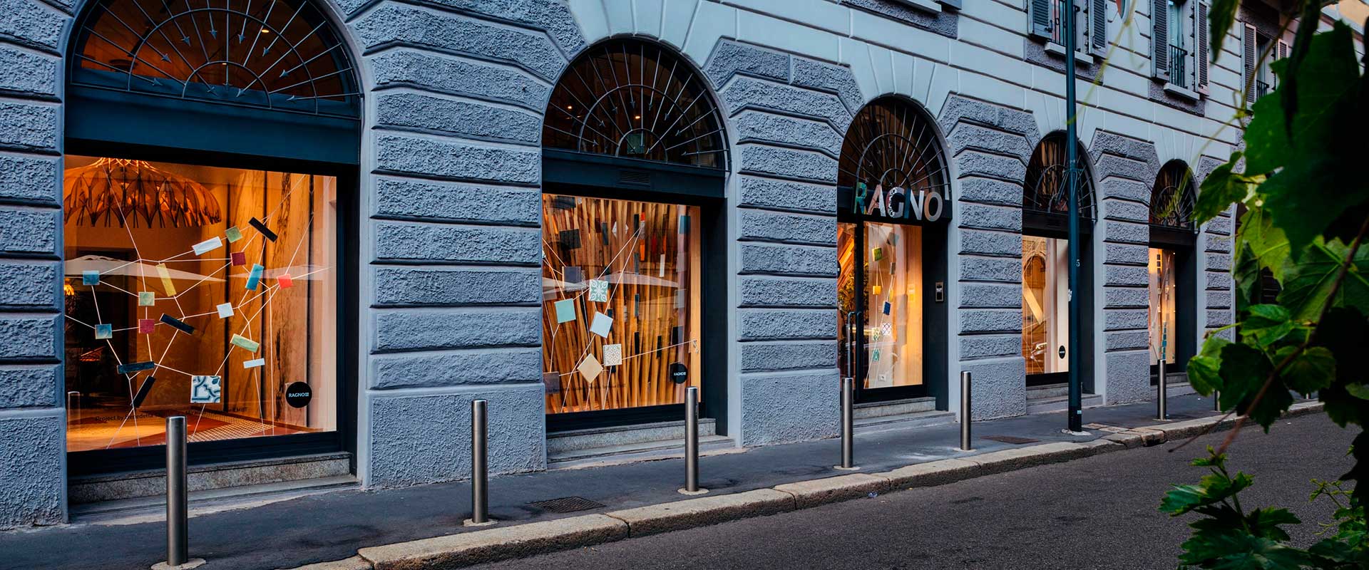 ragno showroom milano 000.jpg